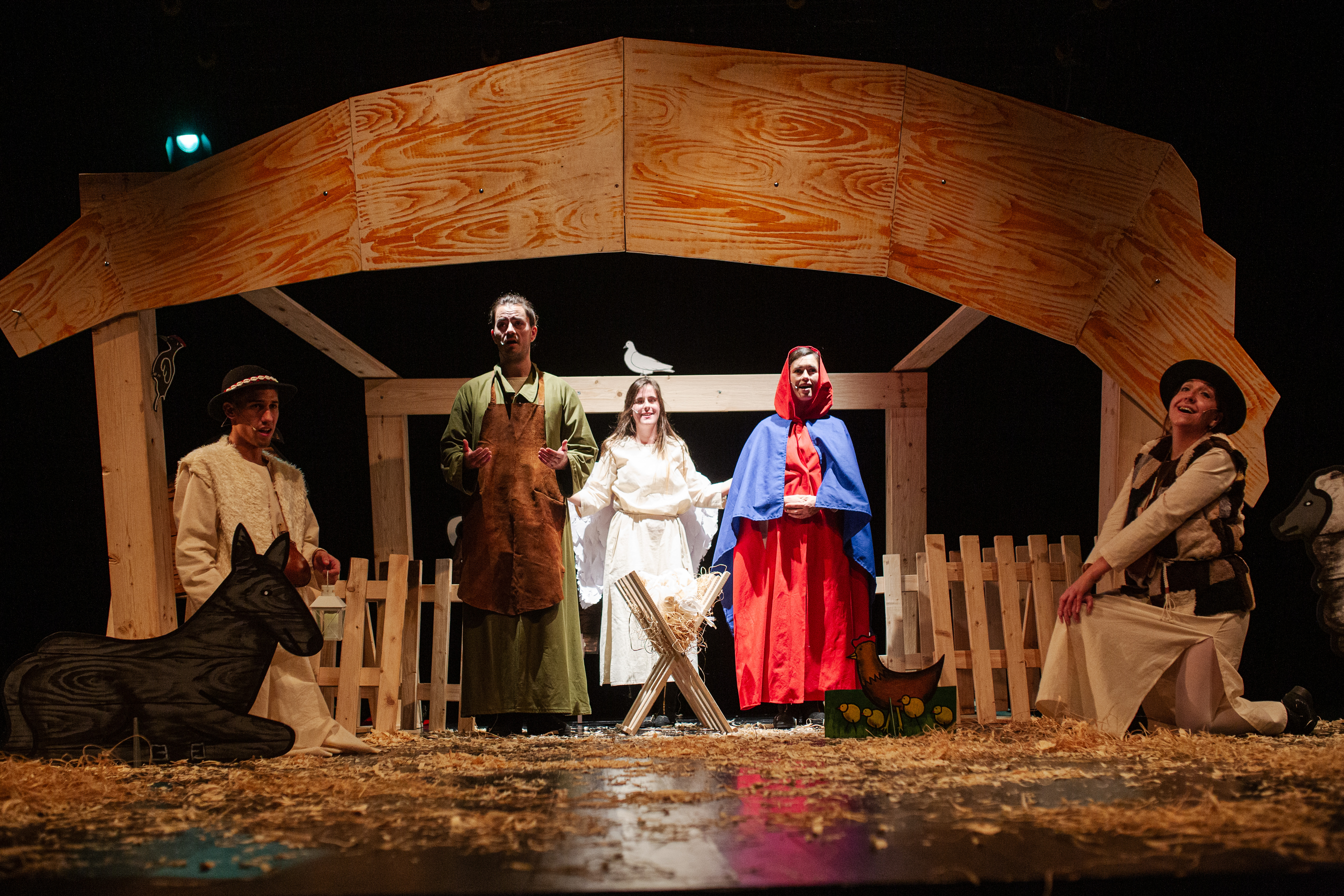 foto-pujdem-spolu-do-betlema-divadlo-scena-01