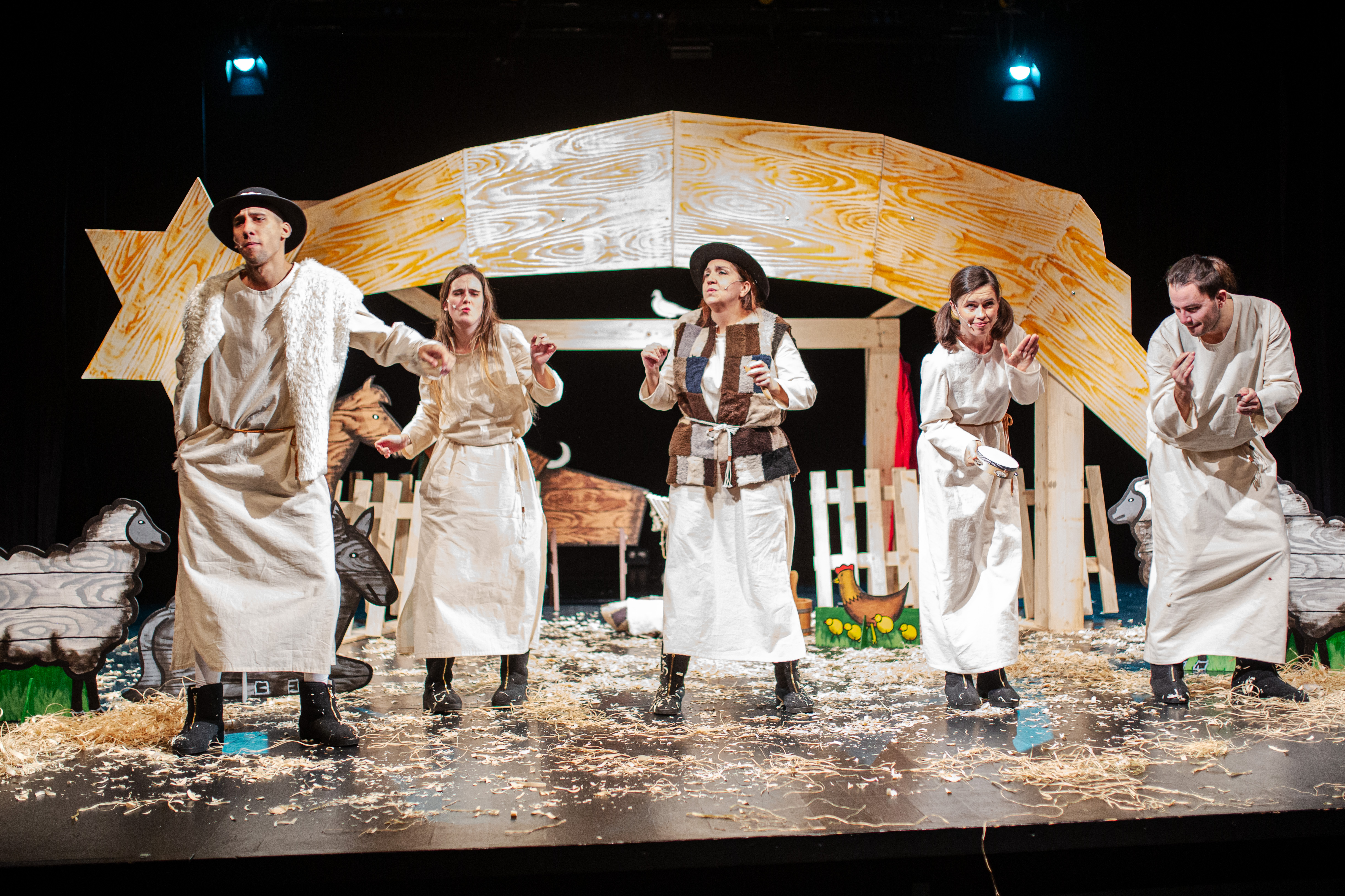 foto-pujdem-spolu-do-betlema-divadlo-scena-03