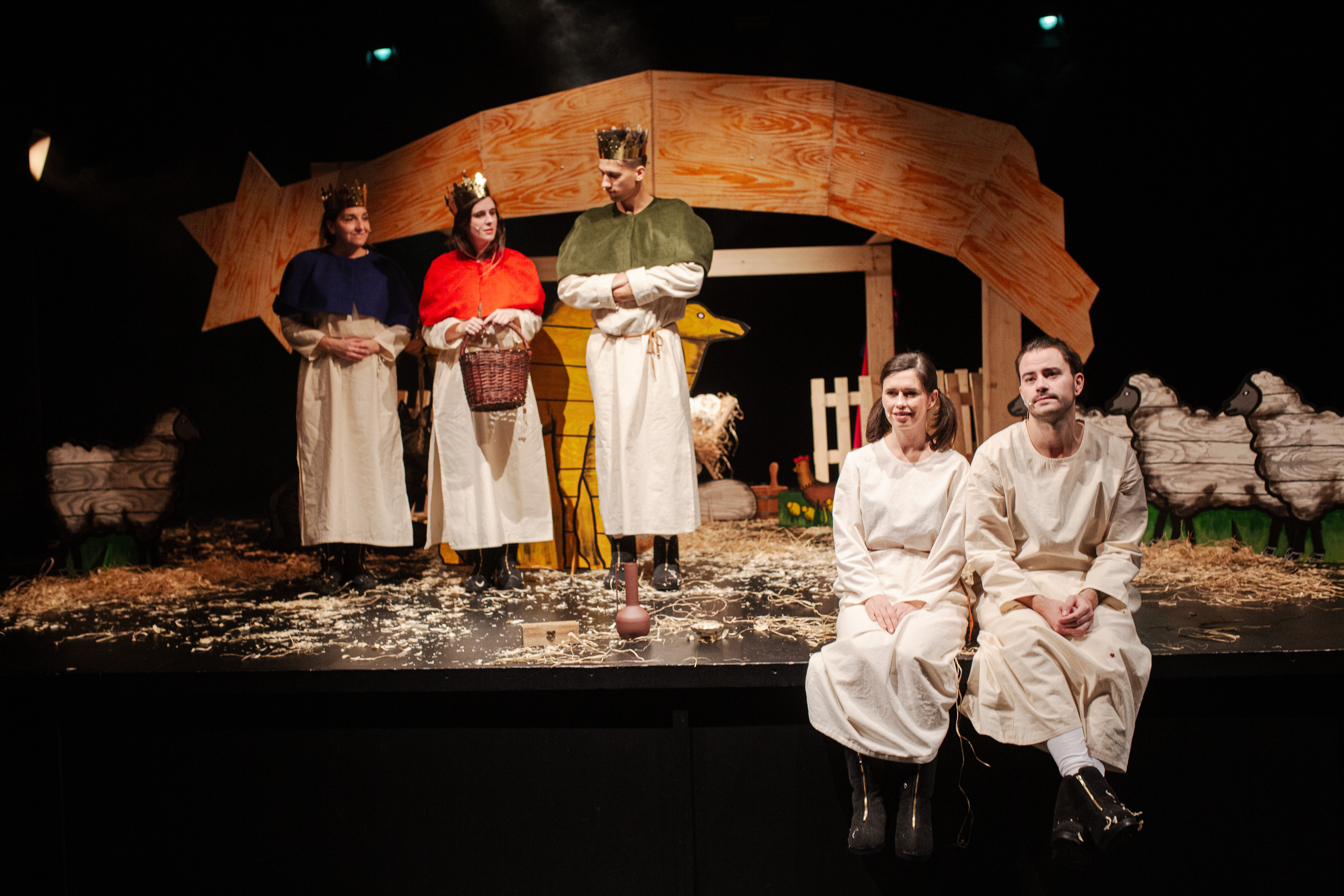 foto-pujdem-spolu-do-betlema-divadlo-scena-07