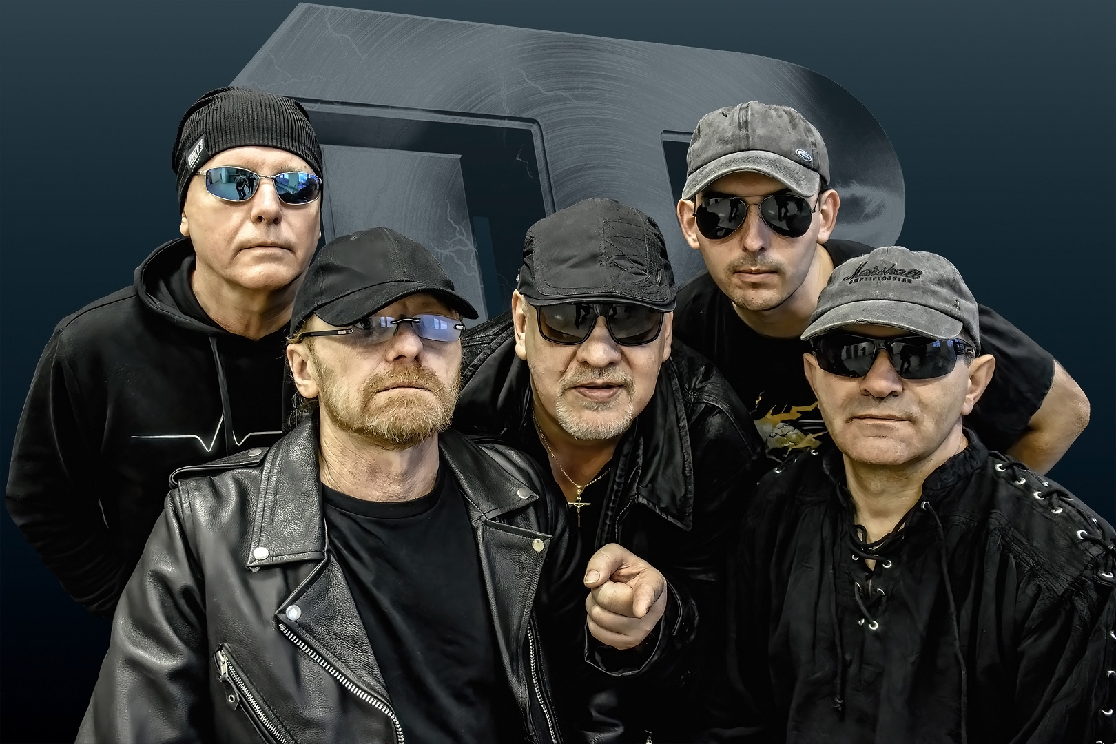 foto-ltb-kapela-s-logem-pro-tv