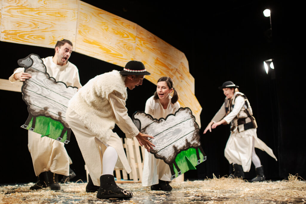 foto-pujdem-spolu-do-betlema-divadlo-scena-02