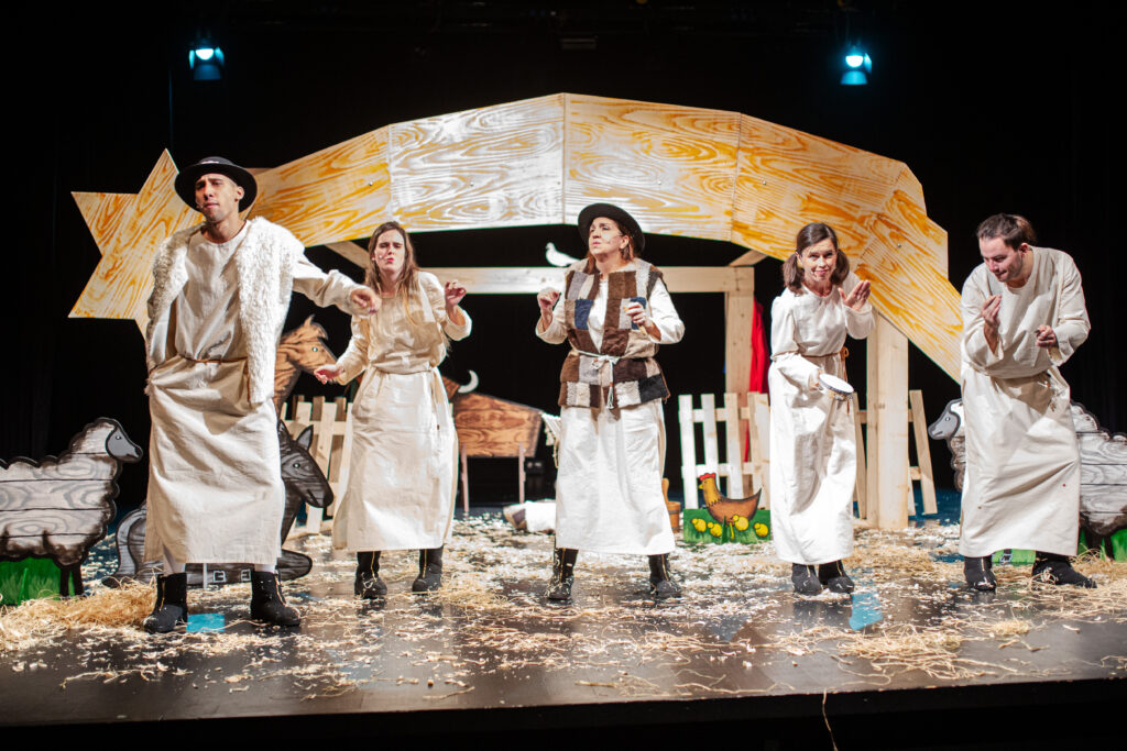 foto-pujdem-spolu-do-betlema-divadlo-scena-03