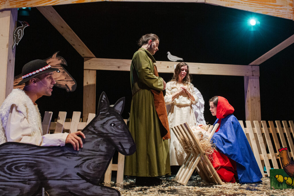 foto-pujdem-spolu-do-betlema-divadlo-scena-09