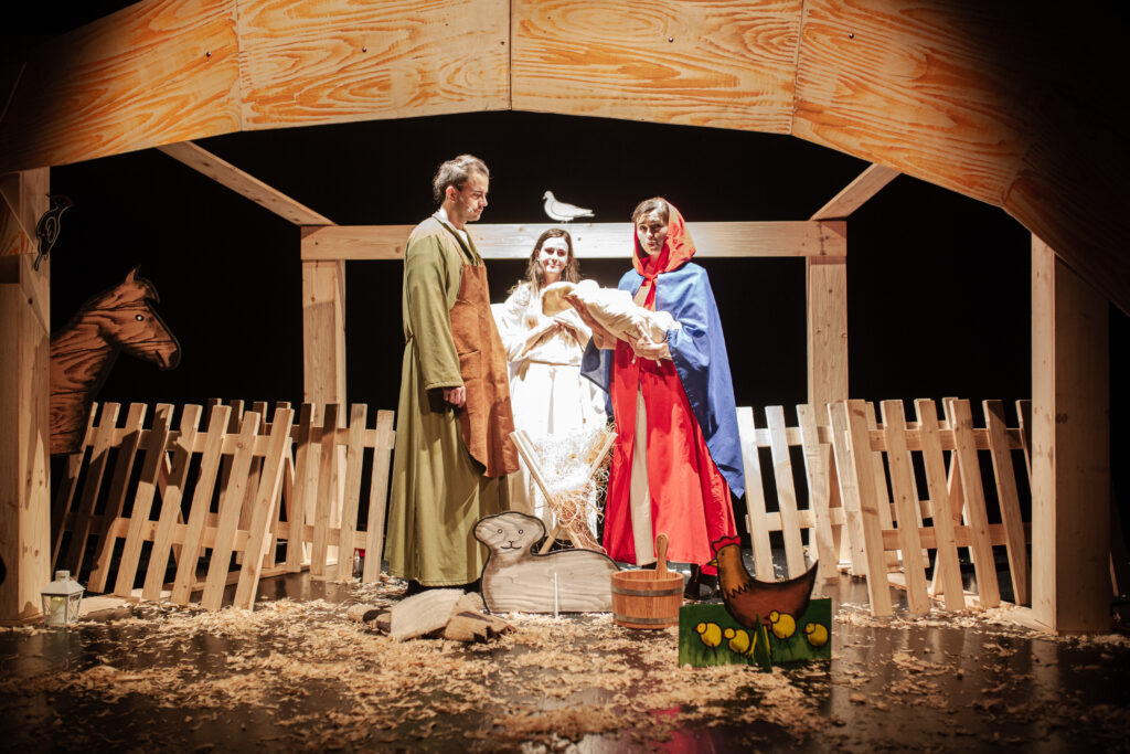 foto-pujdem-spolu-do-betlema-divadlo-scena-11